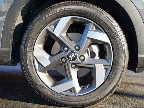 Used 2024 Hyundai Venue SEL image 12