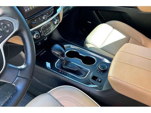 Used 2023 Chevrolet Traverse Premier AWD/4WD image 15