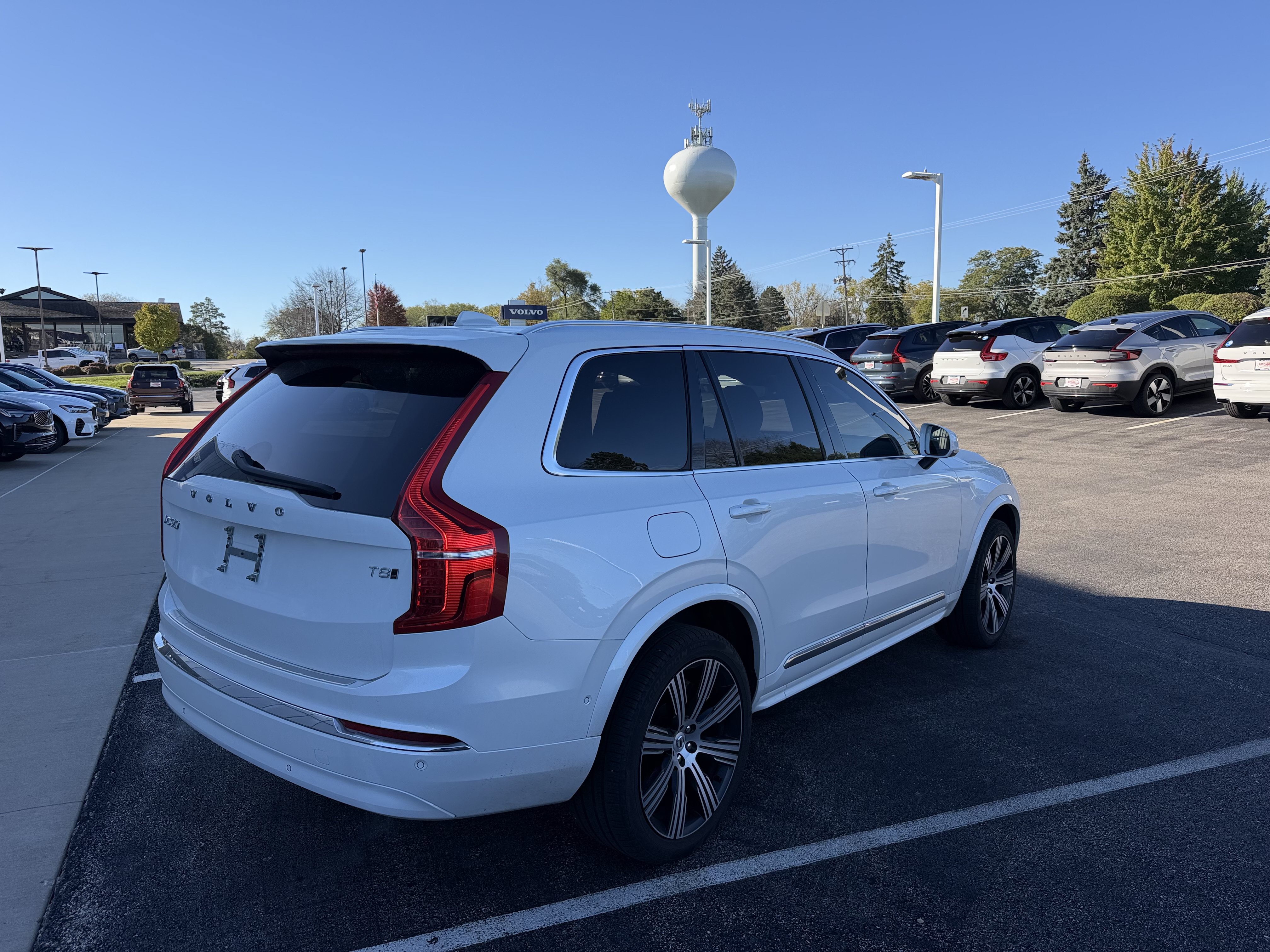 Used 2025 Volvo XC90 T8 Plus w/ Protection Package Premier AWD/4WD image 4