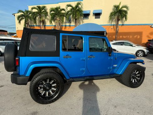 Used 2015 Jeep Wrangler Unlimited Sahara w/ Connectivity Group AWD/4WD image 14