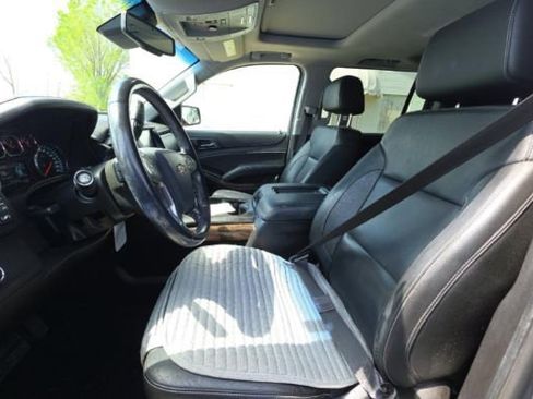 Used 2018 Chevrolet Suburban LT image 5
