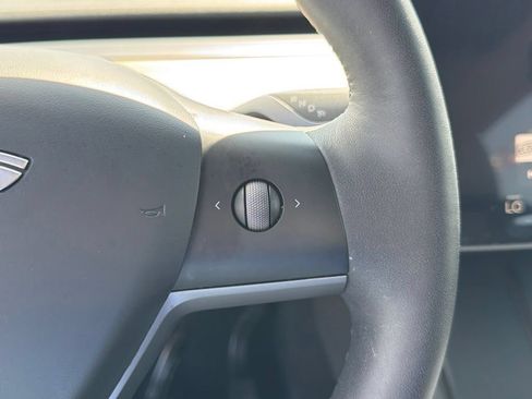 Used 2024 Tesla Model Y Long Range AWD/4WD image 25