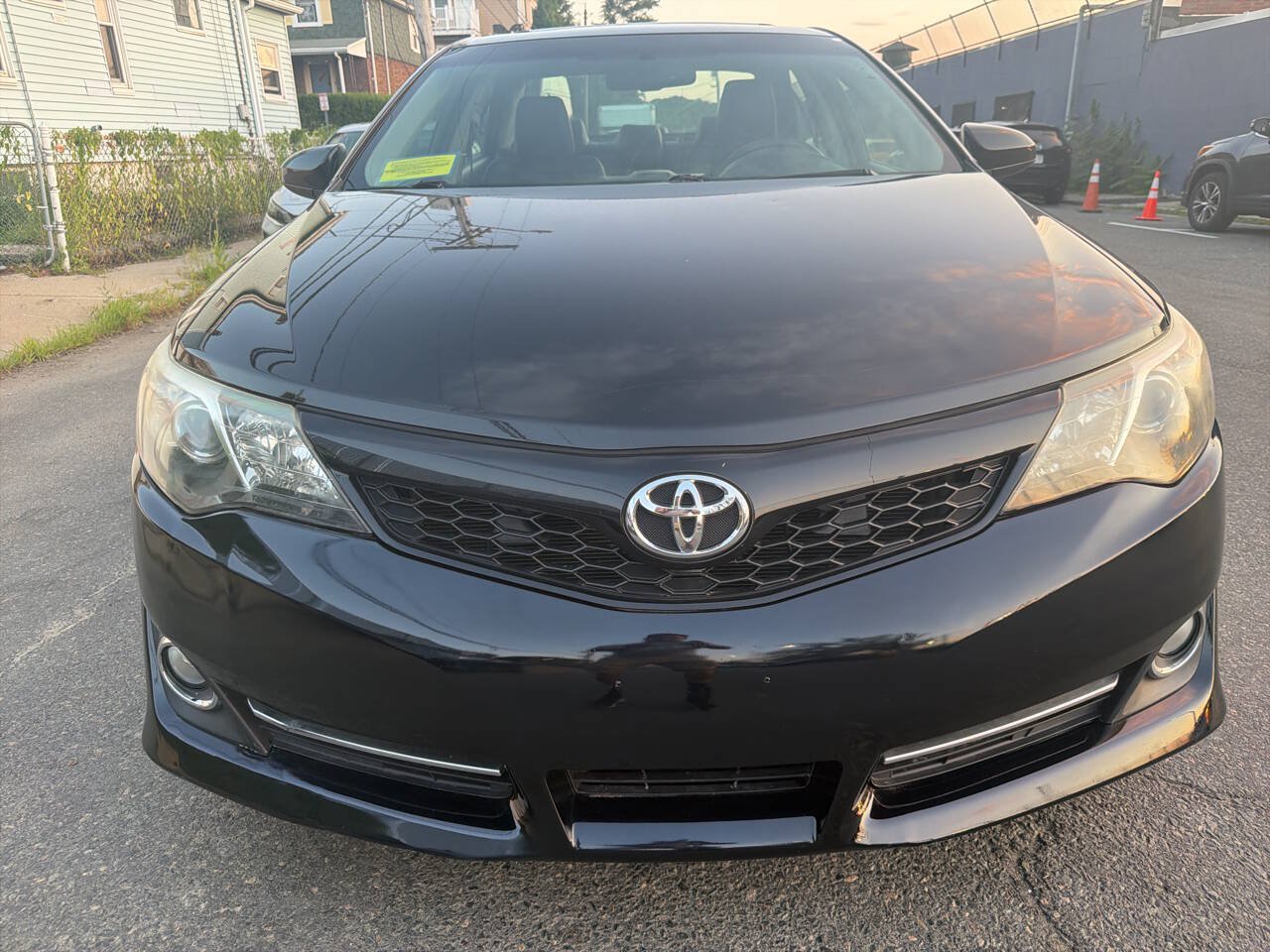 Used 2012 Toyota Camry SE w/ Leather Pkg FWD image 3