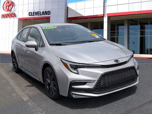 Used 2026 Toyota Corolla SE FWD image 2