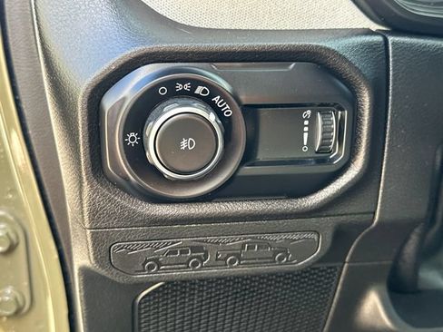 Used 2025 Jeep Wrangler Sport AWD/4WD image 19