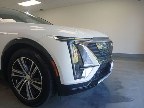 Certified 2024 Cadillac Lyriq Luxury AWD/4WD image 6