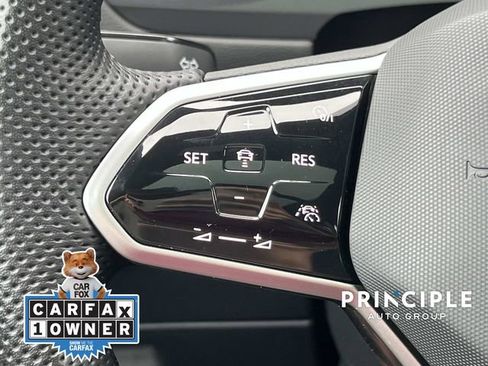 Used 2024 Volkswagen Tiguan SE R-Line image 20