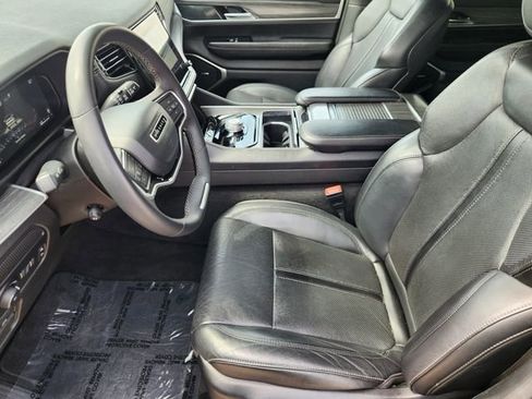Used 2023 Jeep Wagoneer Series II AWD/4WD image 13