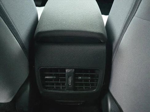 Used 2024 Toyota Corolla Cross SE image 14