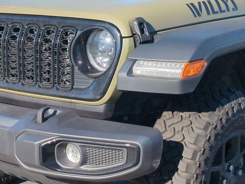 Used 2025 Jeep Wrangler Unlimited Sport image 5