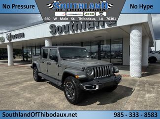 Used 2020 Jeep Gladiator Overland video 1
