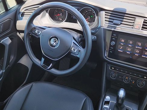 Used 2020 Volkswagen Tiguan SE w/ Panoramic Sunroof Package AWD/4WD image 5