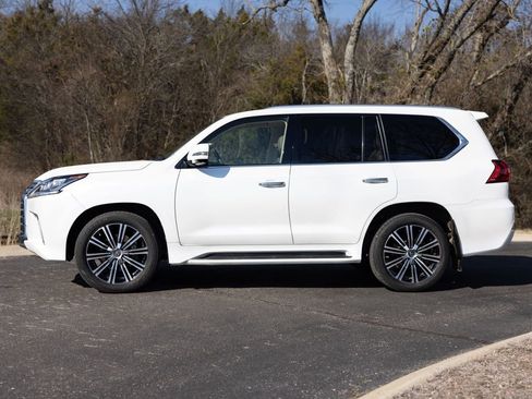 Used 2020 Lexus LX 570 4WD w/ Luxury Package image 5