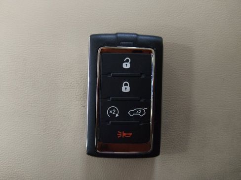 Used 2022 Jeep Grand Cherokee Limited w/ Luxury Tech Group II image 32