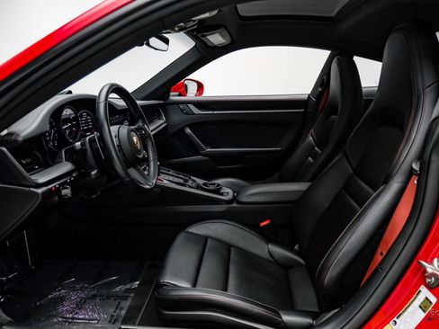 Used 2024 Porsche 911 Carrera w/ Premium Package image 32