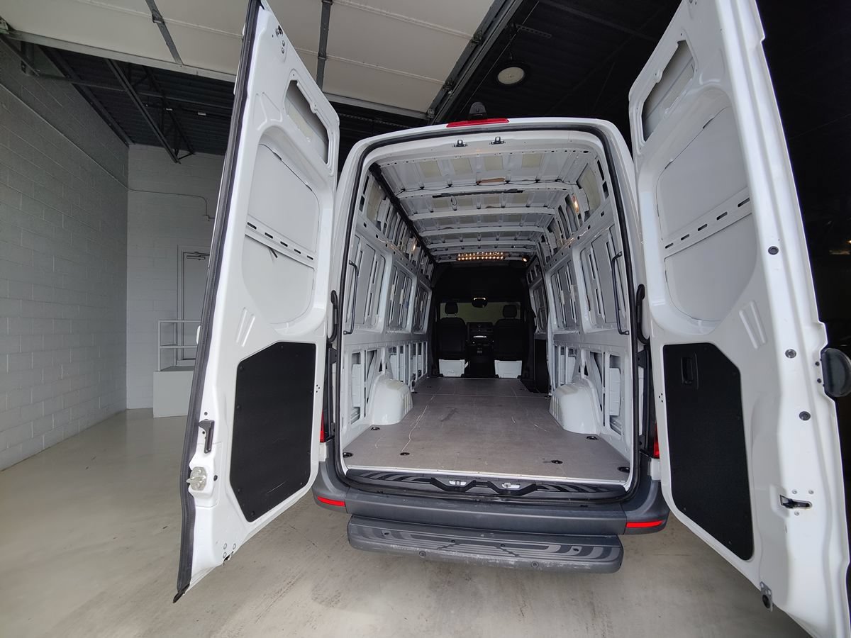 Used 2023 Mercedes-Benz Sprinter 2500 image 8