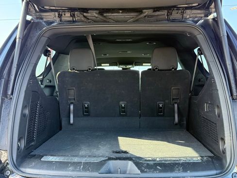 Used 2025 Chevrolet Suburban Z71 image 7