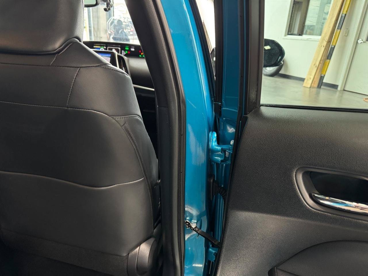 Used 2018 Toyota Prius Prime Advanced FWD image 24