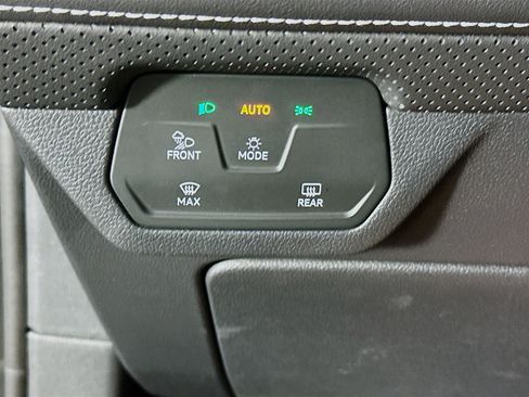 Used 2025 Volkswagen Atlas Cross Sport SE AWD/4WD image 17