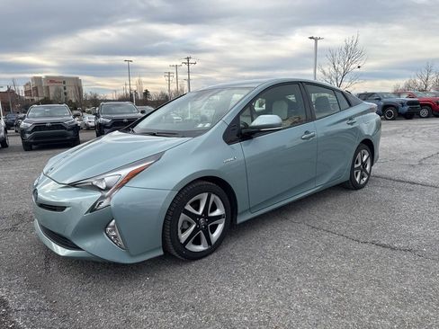 Used 2016 Toyota Prius Three Touring image 4
