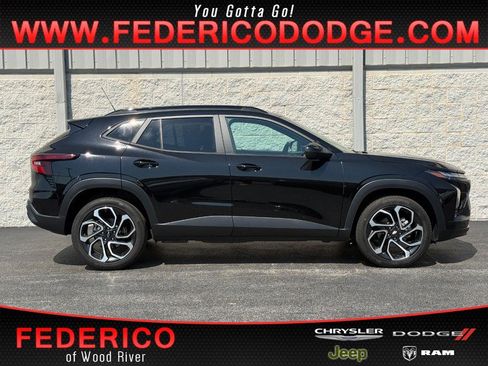 Used 2025 Chevrolet Trax RS w/ Sunroof Package FWD image 1
