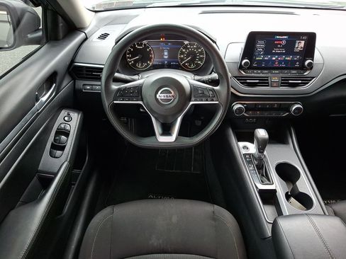 Used 2022 Nissan Altima 2.5 SV FWD image 13