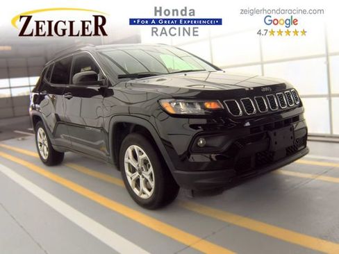 Used 2025 Jeep Compass Latitude w/ Sun & Sound Group AWD/4WD image 1