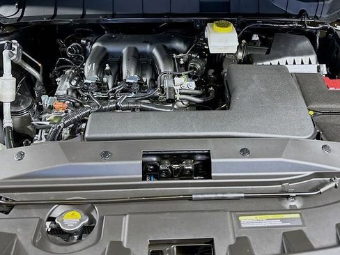 New 2025 Nissan Pathfinder SL w/ Black Appearance Package image 9