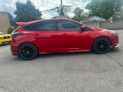Used 2018 Ford Focus ST FWD image 4