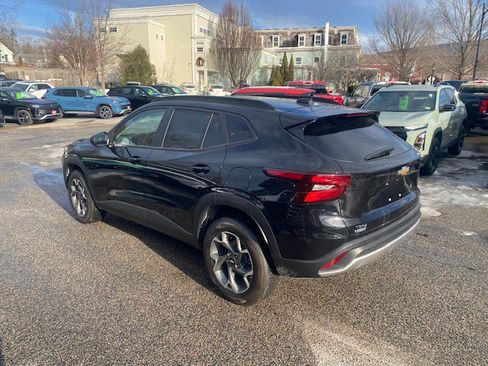New 2026 Chevrolet Trax LT w/ LT Convenience Package FWD image 6