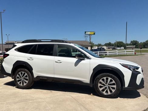 Used 2025 Subaru Outback Premium AWD/4WD image 4