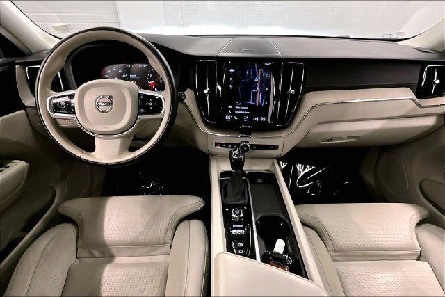 Used 2021 Volvo XC60 T5 Inscription w/ Advanced Package AWD/4WD image 18