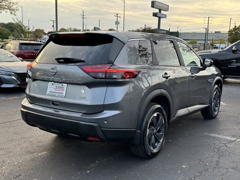 Certified 2025 Nissan Rogue SV image 5
