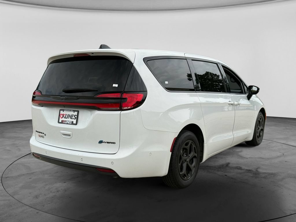 Used 2024 Chrysler Pacifica Limited FWD image 9