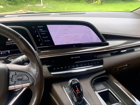 Used 2022 Cadillac Escalade Premium Luxury AWD/4WD image 6