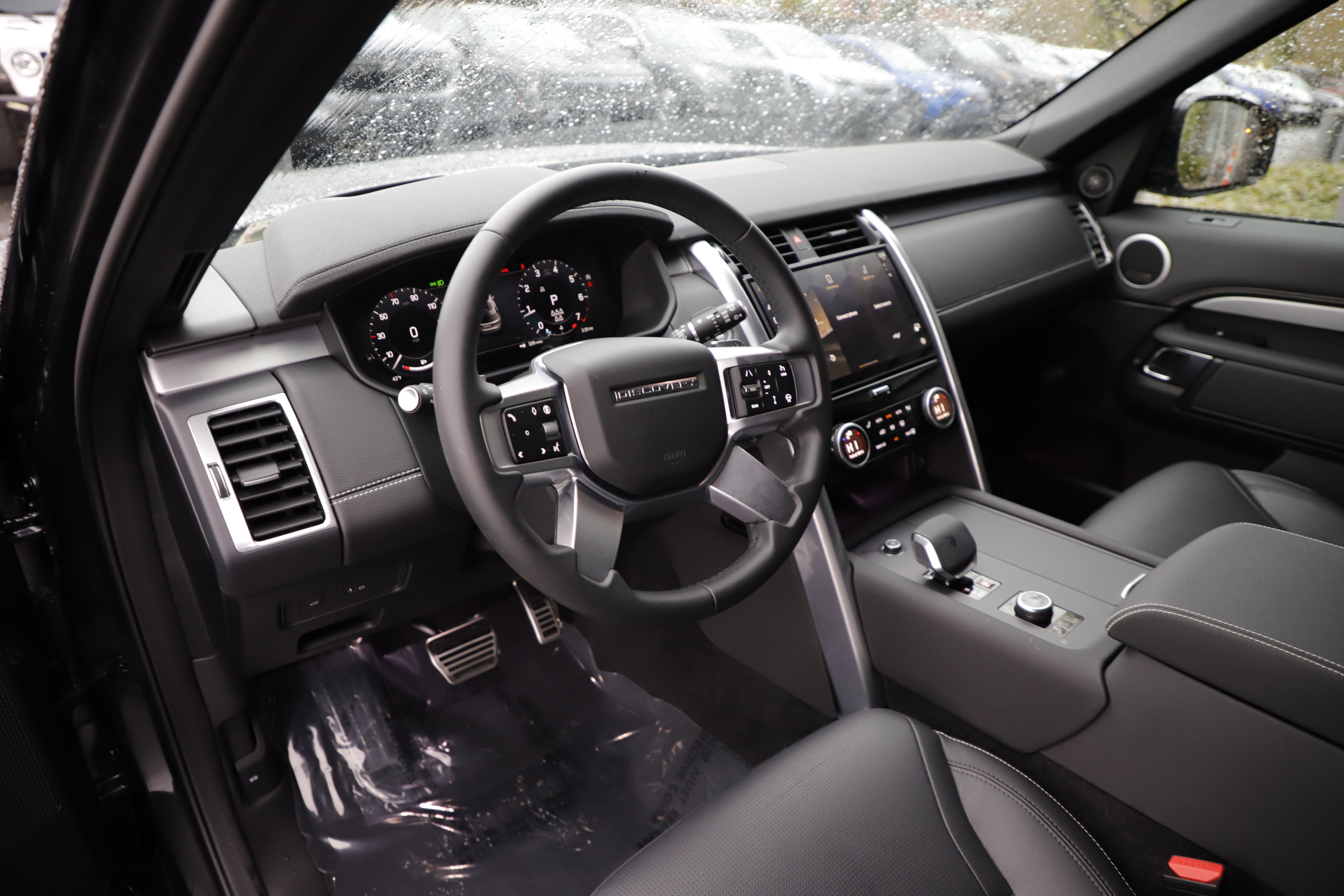 Certified 2025 Land Rover Discovery Dynamic SE AWD/4WD image 18