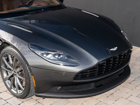 Used 2018 Aston Martin DB11 Coupe image 9