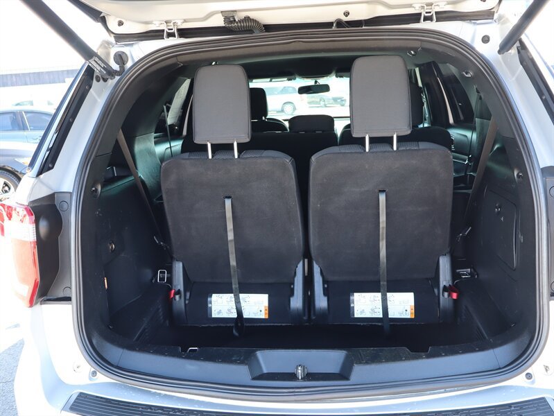Used 2018 Ford Explorer XLT w/ Equipment Group 201A AWD/4WD image 15