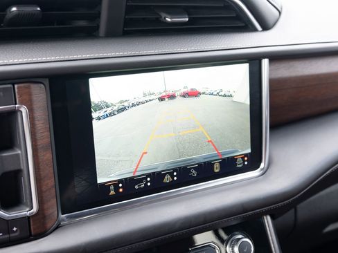 Used 2024 GMC Yukon XL Denali Ultimate AWD/4WD image 4