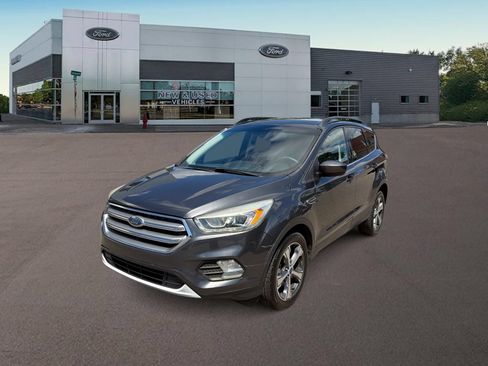 Used 2017 Ford Escape SE w/ Equipment Group 201A AWD/4WD image 4