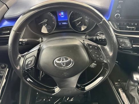 Used 2020 Toyota C-HR XLE FWD image 29