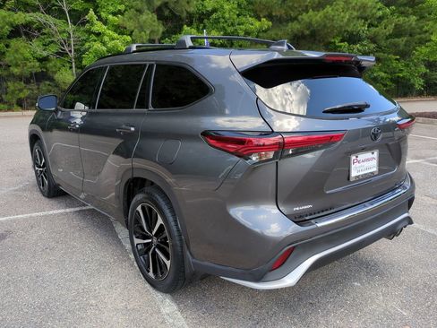 Used 2022 Toyota Highlander XSE AWD/4WD image 6