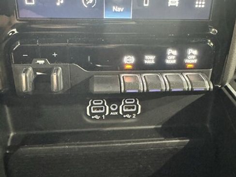 Used 2022 RAM 2500 Big Horn w/ Night Edition AWD/4WD image 20