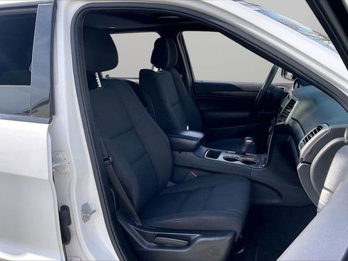 Used 2019 Jeep Grand Cherokee Laredo image 24