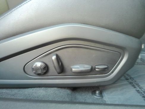 Used 2022 Porsche Taycan image 19