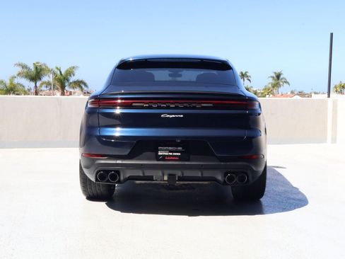 Certified 2024 Porsche Cayenne Coupe AWD/4WD image 10