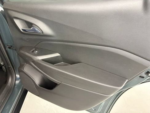 Used 2025 Chevrolet Trax LT FWD image 37