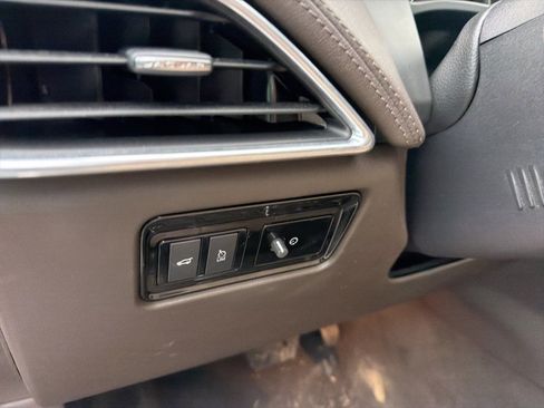 Used 2020 Jaguar F-PACE Prestige image 21