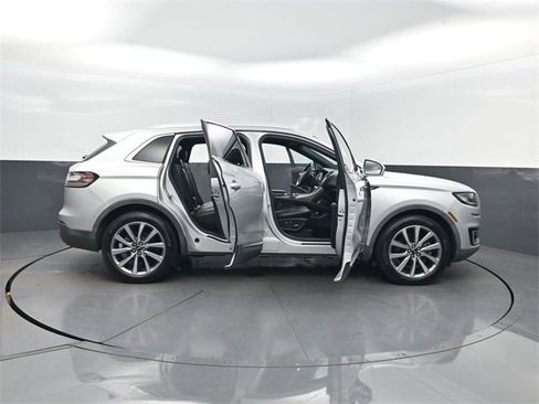 Used 2019 Lincoln Nautilus Select image 40