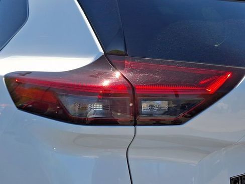 Used 2024 Nissan Rogue Platinum AWD/4WD image 10